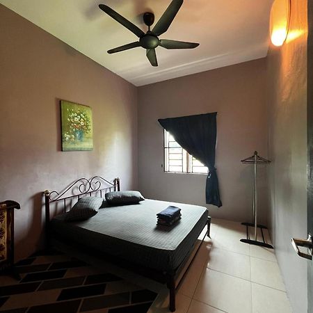 Taiping Homestay Husna Afina Bagian luar foto